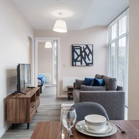 Bright 1 Bed - Sleeps 2 *