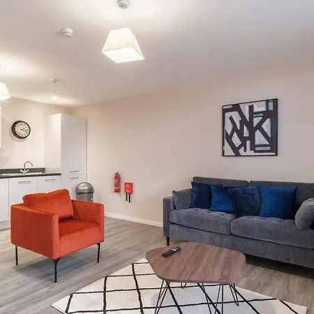 Apartment Bright 2 Bed - Sleeps 4
