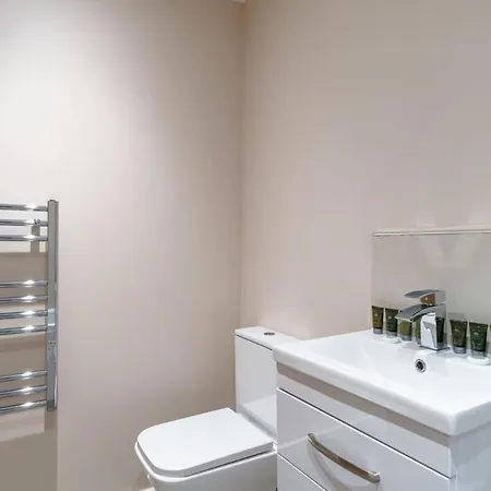 Bright 2 Bed - Sleeps 4 * Manchester