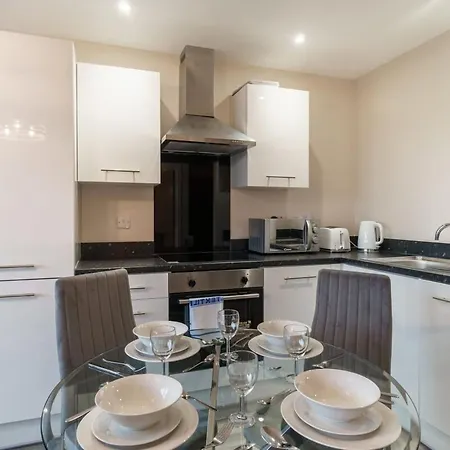 Contemporary 1 Bed Flat - Sleeps 3 *