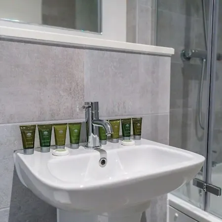 Stunning 2 Bed In Salford With Views *