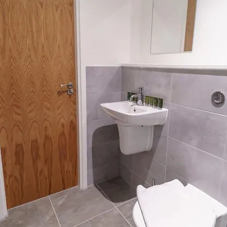 Stunning 2 Bed In Salford With Views Apartment
