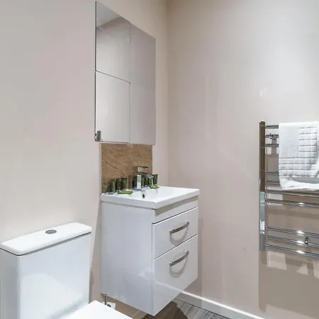 Modern 1 Bedroom - Sleeps 2 Apartment