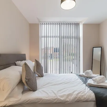 Modern 1 Bedroom - Sleeps 2 *