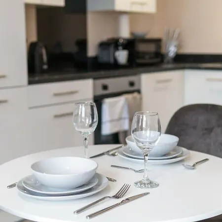 Modern 1 Bedroom - Sleeps 2 * Manchester
