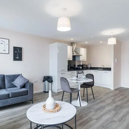 Modern 1 Bedroom - Sleeps 2