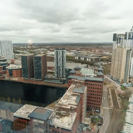 Stunning 2 Bed In Salford With Views *