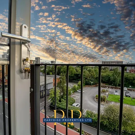 The Middlewood Plaza - By Parydise - Business Or Leisure Stays, Location, Sleeps 4, Salford דירה