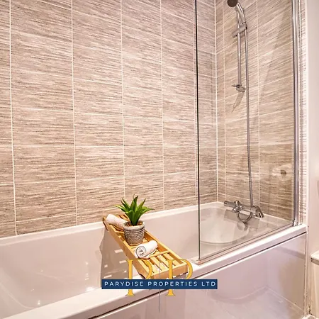 דירה The Middlewood Plaza - By Parydise - Business Or Leisure Stays, Location, Sleeps 4, Salford