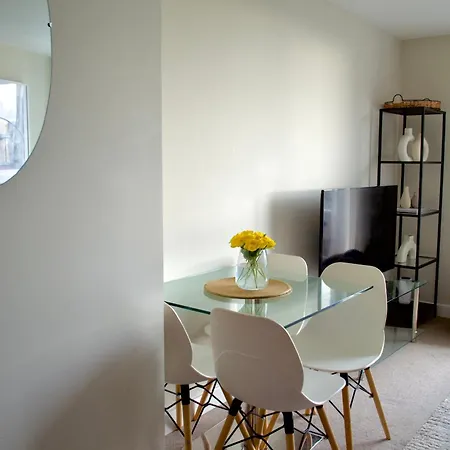 1 Bedroom In 아파트 *