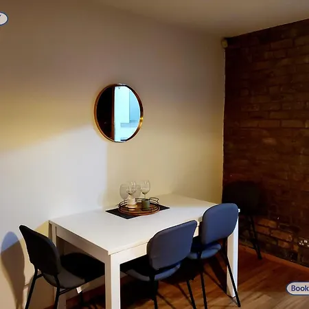 Lovely 3 Bedroom In -sleep 7 Манчестер
