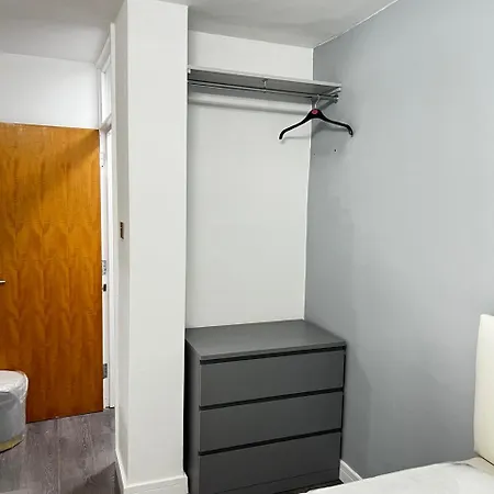 Apartment Stylish Stays - Luxury For 3 *