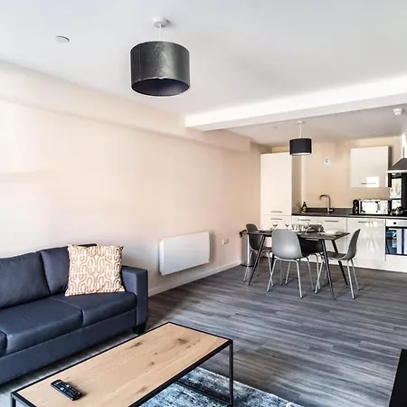 Spacious & Modern 2 Bed In