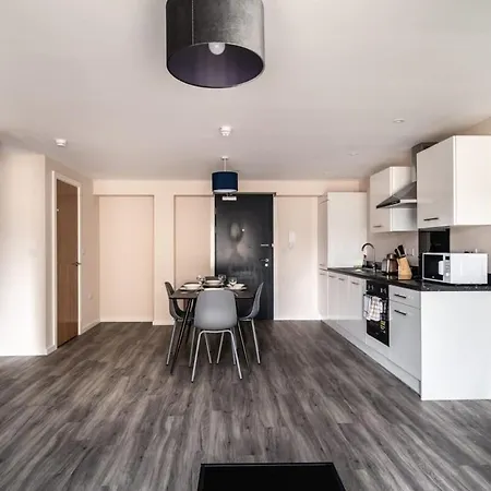 Bright & Modern 2 Bed In