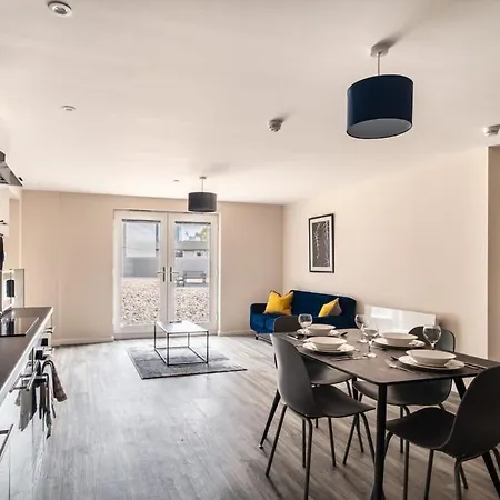 Bright & Modern 2 Bed In شقة