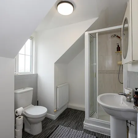 Apartment Comfy House - Sleeps 14 - 14 Min To Centre Manchester