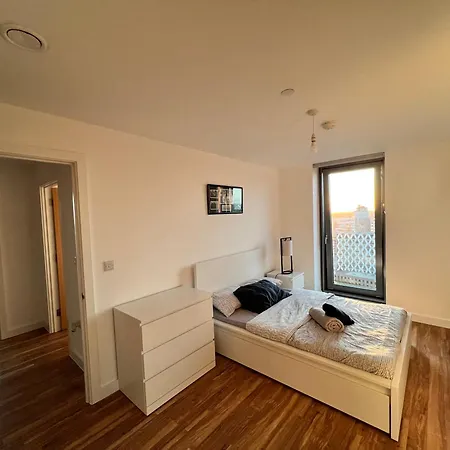 2bed In Media Within Walking Distance From Old Trafford Stadium * Manchester