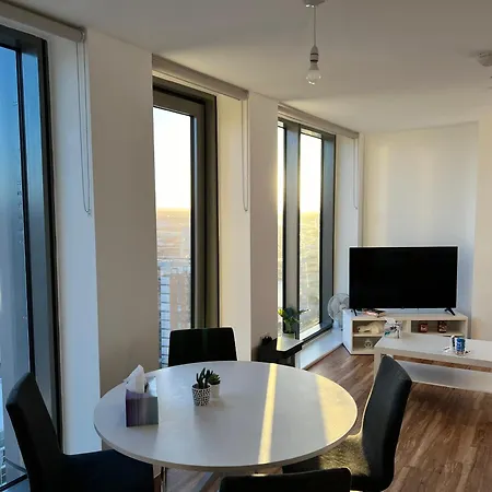 2bed In Media Within Walking Distance From Old Trafford Stadium