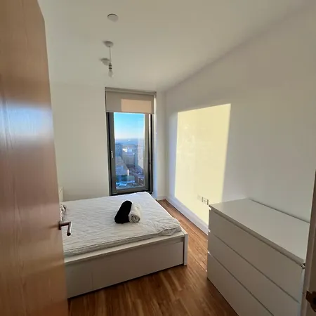 2bed In Media Within Walking Distance From Old Trafford Stadium Manchester