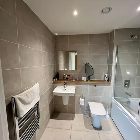Appartement 2bed In Media Within Walking Distance From Old Trafford Stadium *