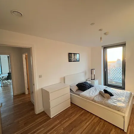 2bed In Media Within Walking Distance From Old Trafford Stadium Manchester