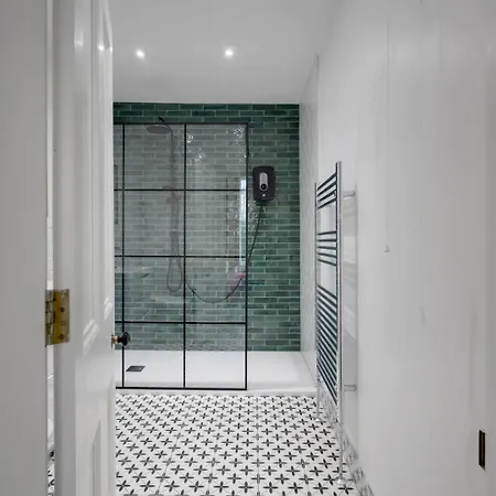 Apartman Luxury King Near Royal Hospital - Pass The Keys