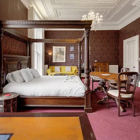 Luxury King Near Royal Hospital - Pass The Keys