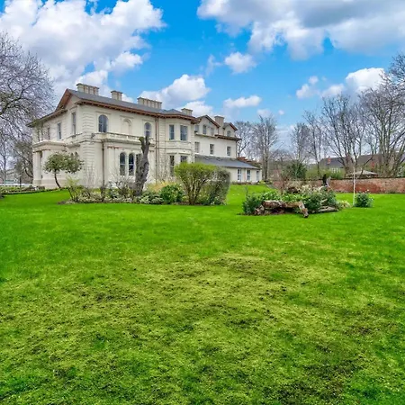 Apartman Luxury King Near Royal Hospital - Pass The Keys