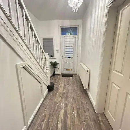 Lovely 5br In Manchester. Close To The Manchester