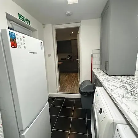 Lovely 5br In Manchester. Close To The *