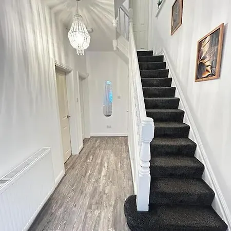 Lovely 5br In Manchester. Close To The