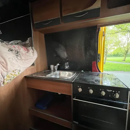 Κάμπινγκ Waterside Campervan *