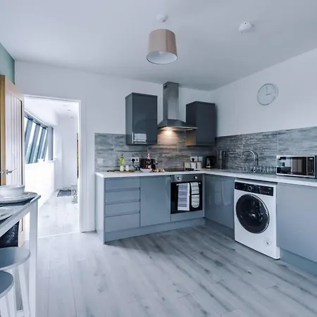 Apartment The Ecclesian Deluxe Near Trafford Centre Eccles Train Station