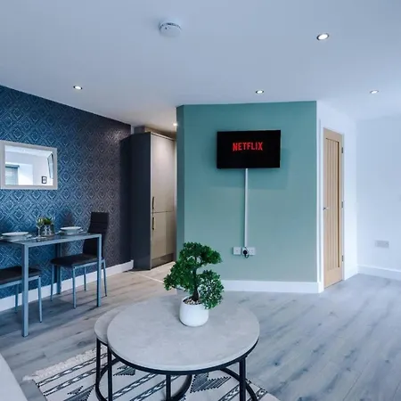 Apartment The Ecclesian Deluxe Near Trafford Centre Eccles Train Station *