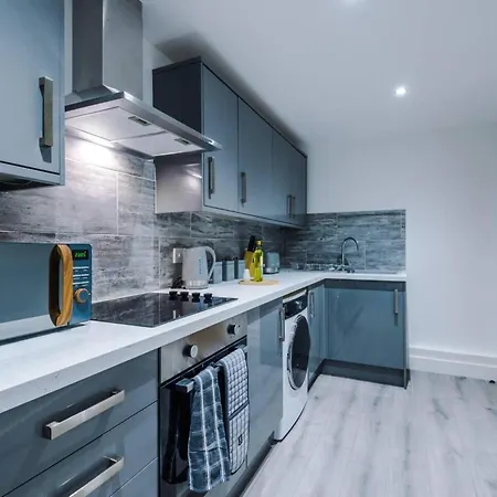 Apartment The Ecclesian Deluxe Near Trafford Centre Eccles Train Station *