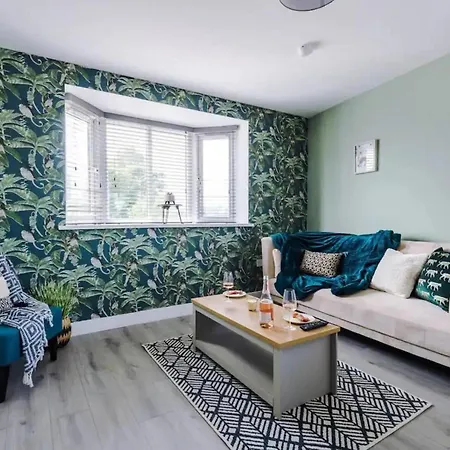 Apartment The Ecclesian Deluxe Near Trafford Centre Eccles Train Station