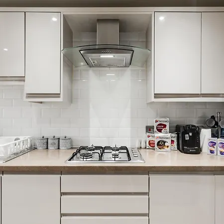 Дом отдыха Majestic Gem - Pool Table - Coop - Etihad - Parking