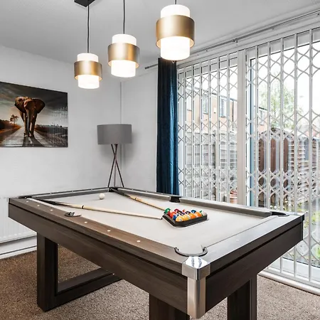 Majestic Gem - Pool Table - Coop - Etihad - Parking * マンチェスター