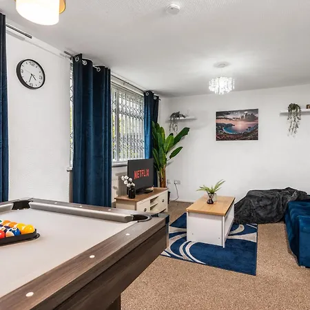 Дом отдыха Majestic Gem - Pool Table - Coop - Etihad - Parking *