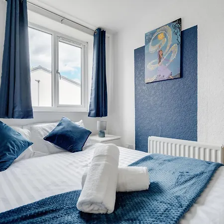 Majestic Gem - Pool Table - Coop - Etihad - Parking Манчестер