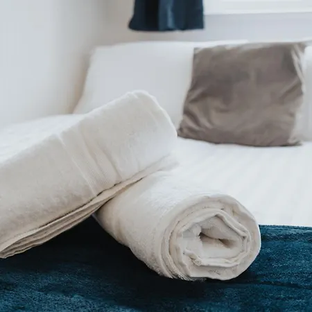 Дом отдыха Majestic Gem - Pool Table - Coop - Etihad - Parking *