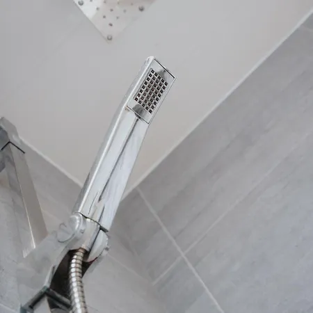 Majestic Gem - Pool Table - Coop - Etihad - Parking Манчестер