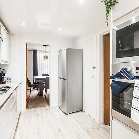 Majestic Gem - Pool Table - Coop - Etihad - Parking Дом отдыха *