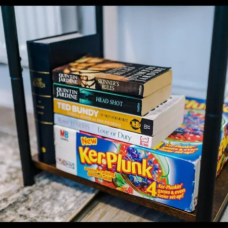 Apartment Entire Cozy Apt, Prime Location & Free Parking Manchester