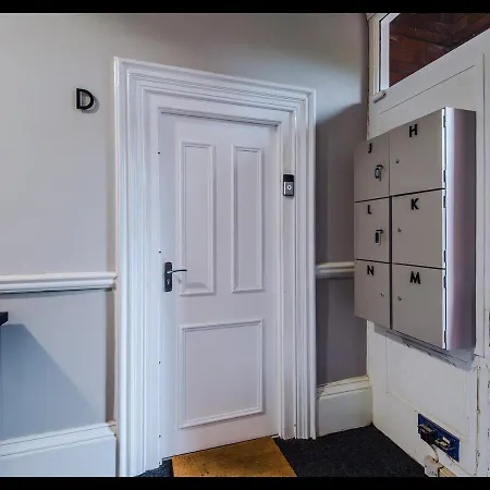 Entire Cozy Apt, Prime Location & Free Parking * Manchester