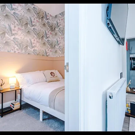 Entire Cozy Apt, Prime Location & Free Parking Daire