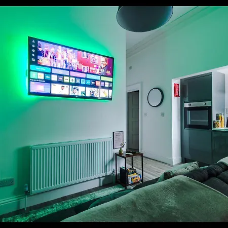 Entire Cozy Apt, Prime Location & Free Parking Manchester