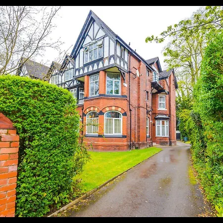 Entire Cozy Apt, Prime Location & Free Parking * Manchester