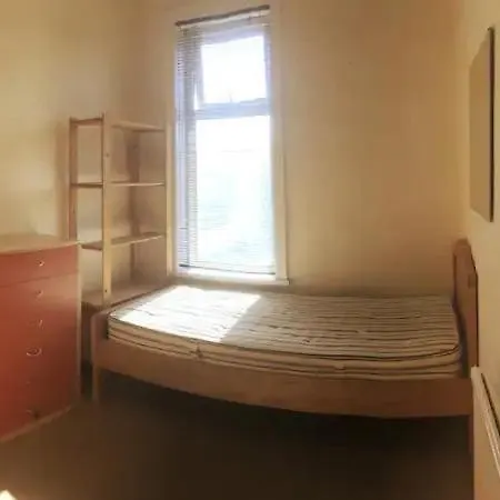 Single - Town & Nearby, 24h Bus, Airport-linked Privatunterkunft *