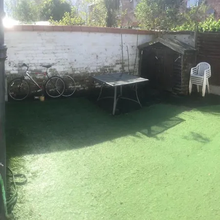 Privatunterkunft Single - Town & Nearby, 24h Bus, Airport-linked